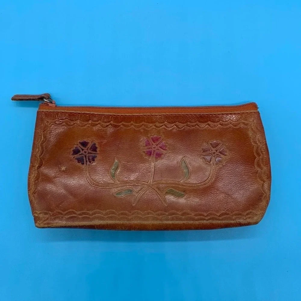 Vintage 70s Tan Leather Floral Embossed Zipper Pouch Wallet Boho Hippie